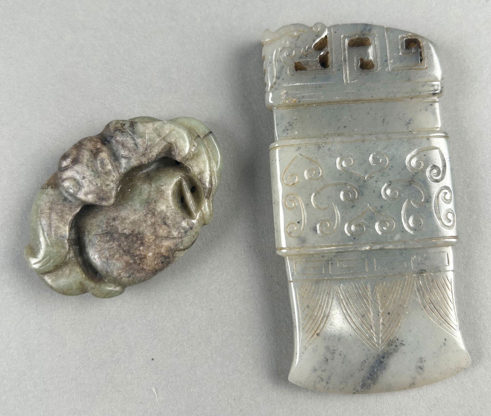 TWO CHINESE SMALL GRAY JADE CARVINGS Lengths 3.5" and 2". (1 of 2)