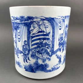 CHINESE BLUE AND WHITE PORCELAIN BRUSH POT Late 19th/Early 20th Century Height 8.5". Diameter 8".