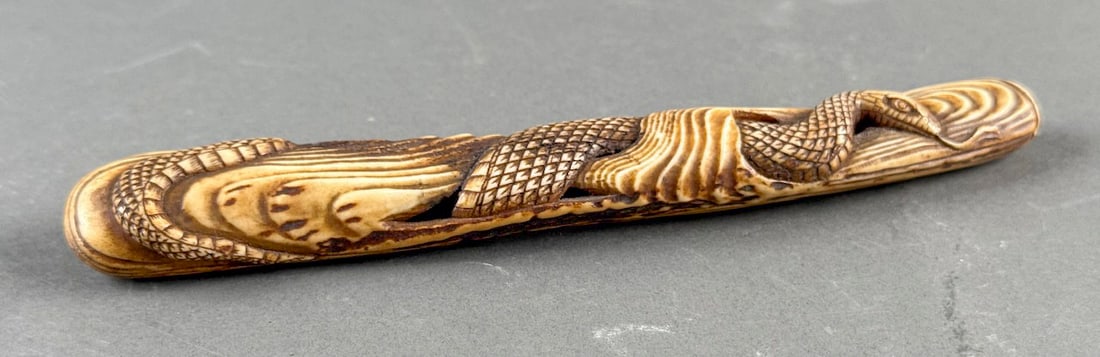 JAPANESE CARVED IVORY KISERU ZUTSU/PIPE CASE Late 19th Century Length 8.25". (1 of 4)