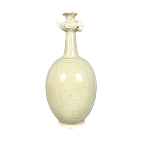 CHINESE DEHUA-STYLE PORCELAIN EWER Late 19th/Early 20th Century Height 12.5".
