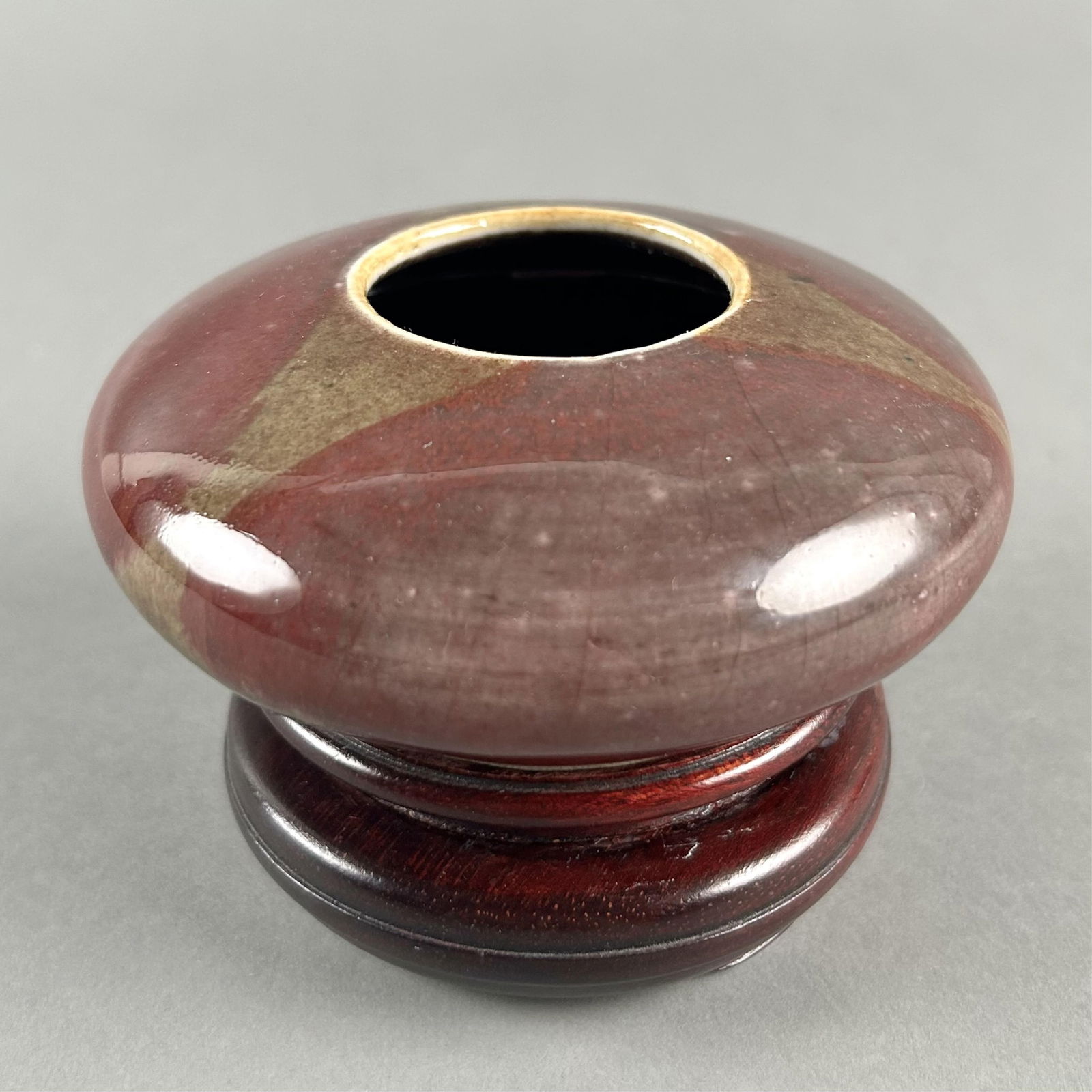 CHINESE PEACHBLOOM PORCELAIN BRUSH WASHER 20th Century Height 2.5". Diameter 5". Wood stand. (1 of 9)