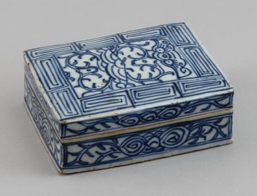 CHINESE BLUE AND WHITE PORCELAIN BOX Late 19th Century Height 1.75". Length 4.5". Width 3.5".