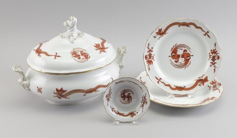 THIRTY-TWO PIECE SET OF MEISSEN "RED DRAGON" CHINA Germany, Early 20th Century