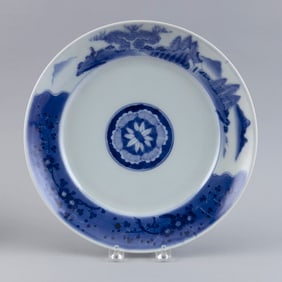 CHINESE BLUE AND WHITE PORCELAIN DISH Late 19th Century Diameter 11".