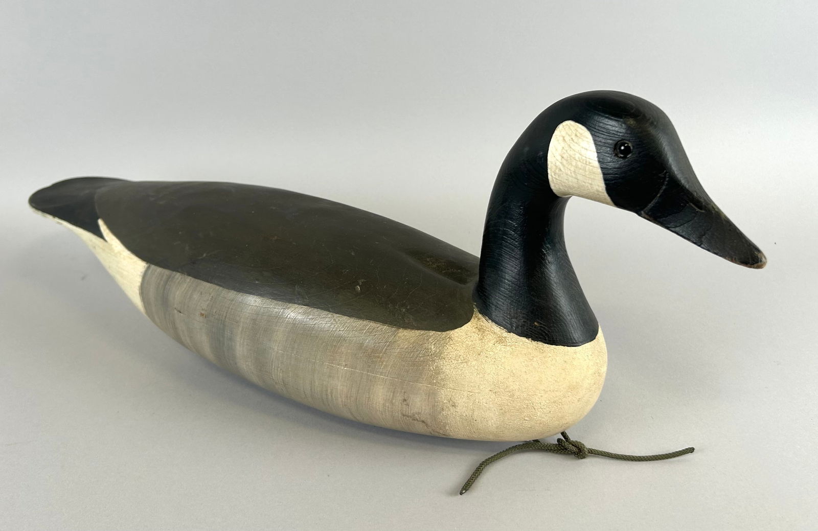WILLIAM OLER CANADA GOOSE DECOY, Beach Haven, New Jersey, 20th Century Length 25". (1 of 4)