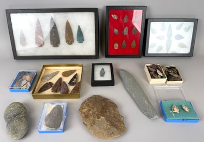 LARGE COLLECTION OF STONE ARROWHEADS, AX HEADS AND OTHER NATIVE AMERICAN STONE IMPLEMENTS Lengths