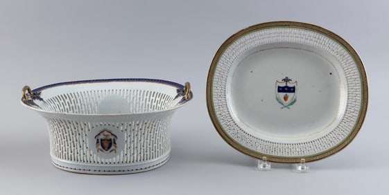CHINESE EXPORT ARMORIAL PORCELAIN RETICULATED CHESTNUT BASKET AND UNDERTRAY 19th Century Basket