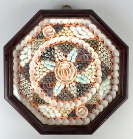 SAILOR'S VALENTINE Late 20th Century 10" x 10".