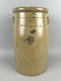 SIX-GALLON STONEWARE BUTTER CHURN America, 19th Century Height 18".