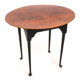 D.R. DIMES TAVERN TABLE New Hampshire, 20th Century Height 27". Top 33" x 28".