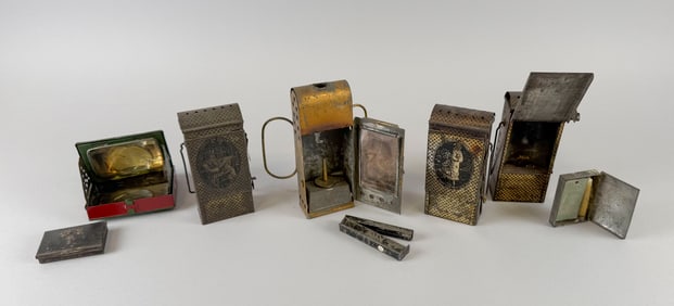 EIGHT TIN FOLDING LAMPS 19th Century Heights from 0.5" to 7".