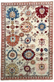 PERSIAN DESIGN RUG: 4'0" X 5'11" 21st Century