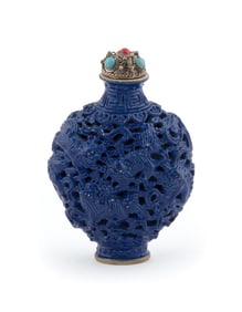 DOUBLE-WALLED OPENWORK PORCELAIN SNUFF BOTTLE Late 19th Century Height 3".