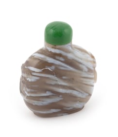 CARVED AGATE SNUFF BOTTLE Late 19th Century Height 2.25".