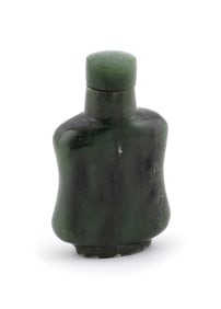 GREEN JADE SNUFF BOTTLE Late 19th/Early 20th Cnetury Height 2.5".
