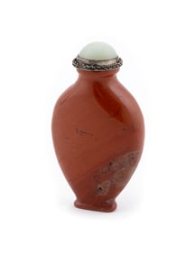 AGATE SNUFF BOTTLE Early 20th Century Height 2.5".