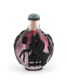 OVERLAY GLASS SNUFF BOTTLE Late 19th/20th Century Height 2.5".