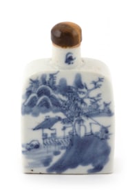 UNDERGLAZE BLUE AND WHITE PORCELAIN SNUFF BOTTLE 19th Century Height 3.5".