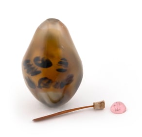 SHADOW AGATE SNUFF BOTTLE Late 19th Century Height 2.25".
