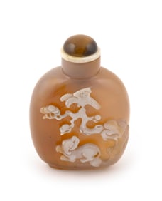 CARVED AGATE SNUFF BOTTLE Late 19th Century Height 2.25".