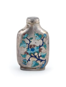 ENAMEL ON SILVER METAL SNUFF BOTTLE Early 20th Century Height 2".