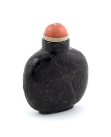 CARVED BLACK JADE SNUFF BOTTLE 19th Century Height 2.5".
