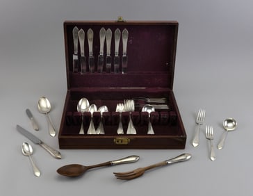 WATSON STERLING SILVER FLATWARE SET Attleboro, Massachusetts, Early 20th Century Approx. 53.0 troy