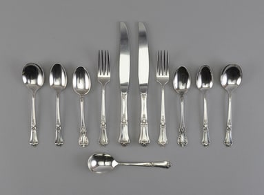 STATE HOUSE (ONEIDA) "STATELY" STERLING SILVER FLATWARE SET Mid-20th Century Approx. 30.4 troy oz.