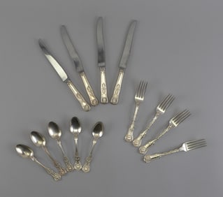 GROUP OF "ENGLISH KING" STERLING SILVER FLATWARE Late 19th/Early 20th Century Approx. 13.4 troy oz.