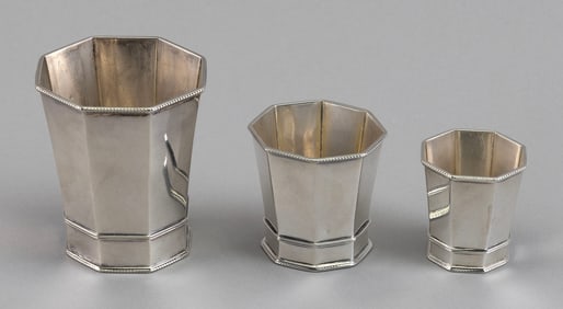 SET OF THREE GORHAM STERLING SILVER MEASURES Providence, Rhode Island, Late 19th Century Approx. 5.1