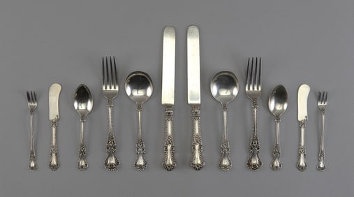 GORHAM "BUTTERCUP" STERLING SILVER FLATWARE SET Early 20th Century Approx. 60.2 troy oz. weighable