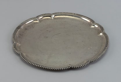 GORHAM STERLING SILVER TRAY Providence, Rhode Island, Early to Mid-20th Century Approx. 33.7 troy