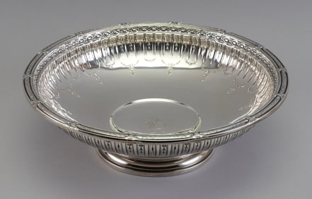 GORHAM "MARIE ANTOINETTE" STERLING SILVER CENTERPIECE BOWL Providence, Rhode Island, Mid-20th