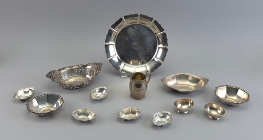 GROUP OF ASSORTED STERLING SILVER Late 19th to Mid-20th Century Approx. 32.6 troy oz.