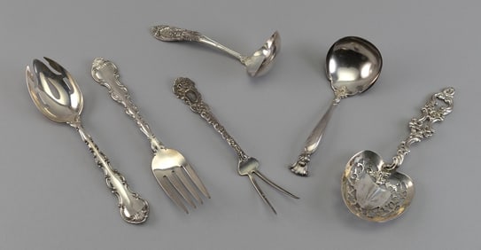 GROUP OF SIX STERLING SILVER SERVING PIECES Early to Mid-20th Century Approx. 14.9 troy oz.