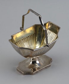 GEORGIAN STERLING SILVER SUGAR BASKET BY JOHN ROBINS London, England, Late 18th Century. Approx. 6.2
