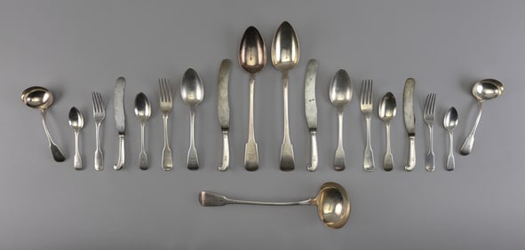 ASSEMBLED STERLING SILVER FLATWARE SERVICE England, Late 18th/Early 19th Century Approx. 143 troy