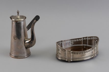 STERLING SILVER CHOCOLATE POT AND A STERLING SILVER AND OAK CONDIMENT TRAY Late 19th/Early 20th