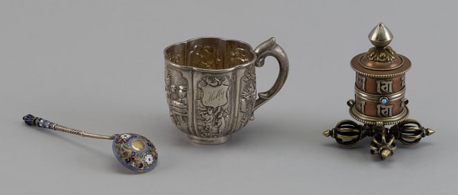 THREE ASSORTED SILVER AND METAL PIECES 19th/20th Century