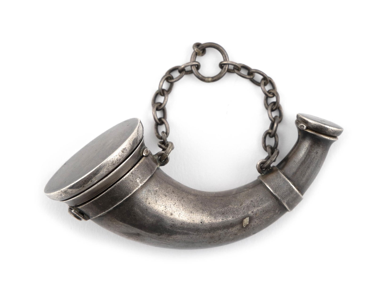 STERLING SILVER HORN-SHAPED VINAIGRETTE Circa 1857 Approx. 39.28 total dwt.: STERLING SILVER HORN-SHAPED VINAIGRETTECirca 1857Screw lid hallmarked "TJ" with a lady's head facing left and a lion, attributed to Thomas Johnson, London. Width tapers from approx. 34.0 to 14.0mm. Le