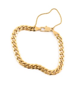18KT YELLOW GOLD BEVELED CURB LINK BRACELET Approx. 13.31 total dwt.