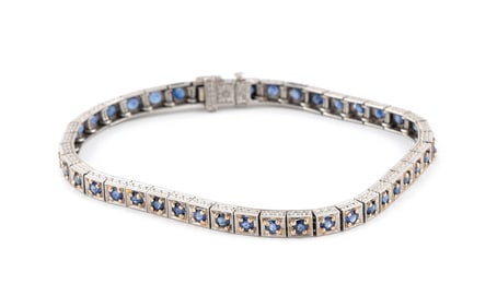 PLATINUM AND SAPPHIRE BRACELET Approx. 11.76 total dwt.