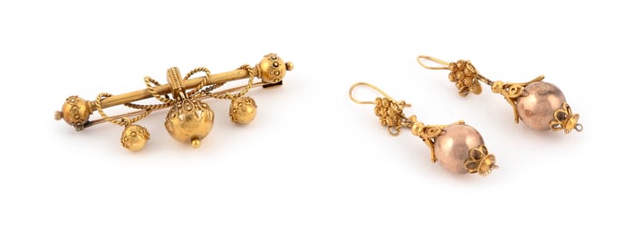14KT YELLOW GOLD PIN AND A PAIR OF EARRINGS Approx. 6.75 total dwt.