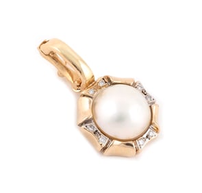 14KT YELLOW GOLD, MABE CULTURED PEARL AND DIAMOND SLIDE Approx. 2.95 total dwt.