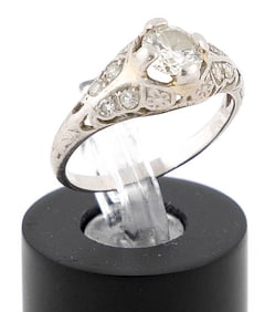 PLATINUM AND DIAMOND RING Approx. 1.86 total dwt.