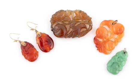 FIVE PIECES OF CARVED HARDSTONE JEWELRY