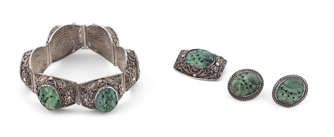 FOUR PIECES OF CHINESE SILVER AND CARVED JADE JEWELRY Mid-20th Century Approx. 61.3 total grams