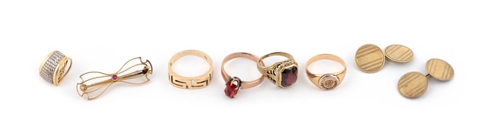 EIGHT PIECES OF 14KT YELLOW GOLD JEWELRY Approx. 13.82 total dwt.