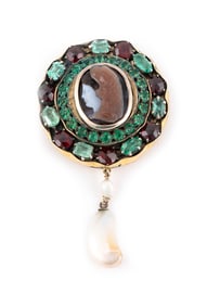 14KT YELLOW GOLD VINTAGE CAMEO BROOCH Approx. 15.11 total dwt.