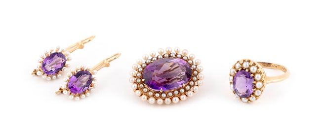 14KT YELLOW GOLD, AMETHYST AND CULTURED PEARL PARURE Approx. 14.10 total dwt.